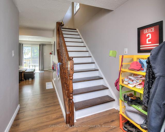 45 Folkstone Cres, House semidetached with 3 bedrooms, 2 bathrooms and 2 parking in Kitchener ON | Image 16