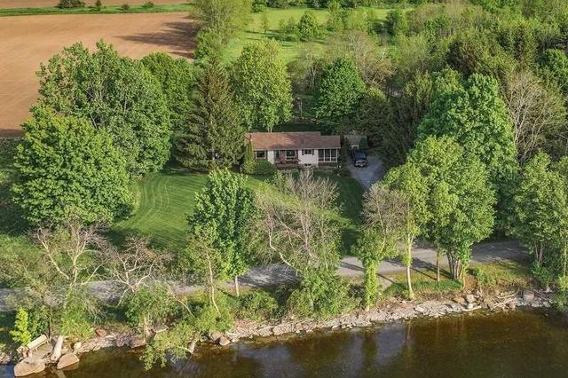444 Cressy Bayside Road Rd, House detached with 2 bedrooms, 1 bathrooms and 10 parking in Prince Edward County ON | Image 1