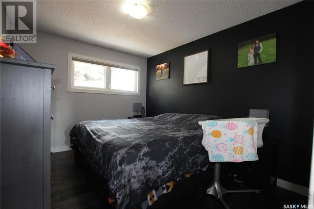 16 Crestwood Crescent, House detached with 4 bedrooms, 2 bathrooms and null parking in Yorkton SK | Image 11