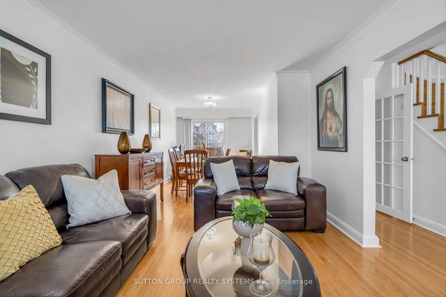 17 Arthur St, House semidetached with 3 bedrooms, 2 bathrooms and 3 parking in Toronto ON | Image 4