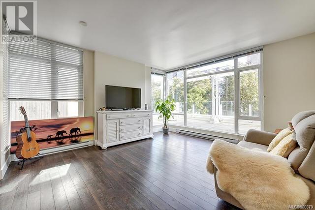 209 - 1090 Johnson St, Condo with 2 bedrooms, 1 bathrooms and 1 parking in Victoria BC | Image 8