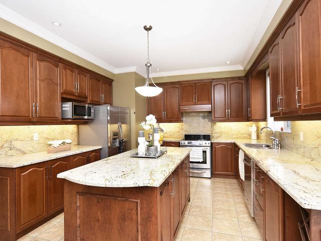 15 Blaketon Crt, House detached with 4 bedrooms, 5 bathrooms and 7 parking in Brampton ON | Image 4