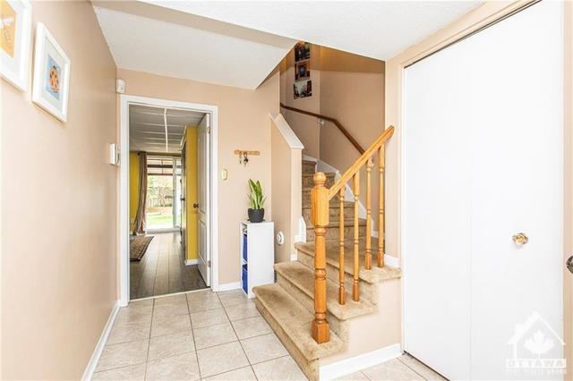 1473 Thurlow Street, Townhouse with 3 bedrooms, 2 bathrooms and 3 parking in Ottawa ON | Image 4