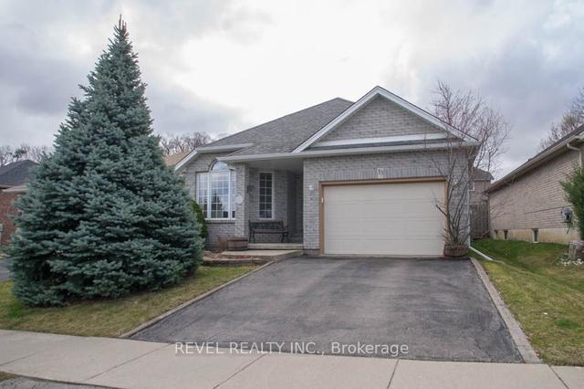 33 Mcguiness Dr, House detached with 3 bedrooms, 2 bathrooms and 3.5 parking in Brantford ON | Image 1