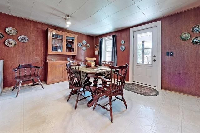 905 Highway 7, House detached with 3 bedrooms, 1 bathrooms and 4 parking in Kawartha Lakes ON | Image 9
