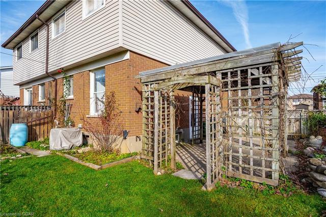 35 Plymouth Court, House semidetached with 4 bedrooms, 1 bathrooms and 2 parking in Guelph ON | Image 33