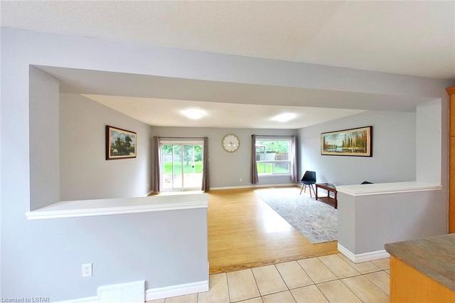 798 Queensborough Crescent, House detached with 4 bedrooms, 2 bathrooms and 4 parking in London ON | Image 6