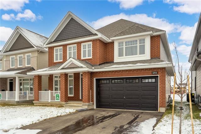 696 Moonflower Crescent, House detached with 5 bedrooms, 4 bathrooms and 4 parking in Ottawa ON | Image 2
