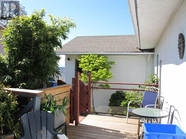3570 Calumet Ave, House detached with 3 bedrooms, 1 bathrooms and 2 parking in Saanich BC | Image 36