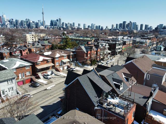 282 Ossington Ave, House detached with 6 bedrooms, 3 bathrooms and 2 parking in Toronto ON | Image 32