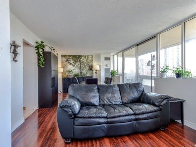 1201 - 3590 Kaneff Cres, Condo with 2 bedrooms, 2 bathrooms and 2 parking in Mississauga ON | Image 3