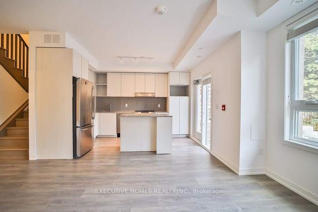 106 - 2530 Eglinton Ave W, Townhouse with 3 bedrooms, 3 bathrooms and 1 parking in Toronto ON | Image 12