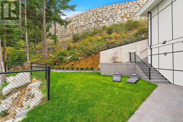 Private Backyard real grass | Image 39