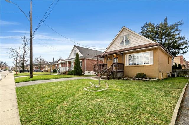 346 East 15th Street, House detached with 5 bedrooms, 2 bathrooms and 3 parking in Hamilton ON | Image 1