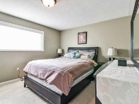 863 Gazley Circ, House attached with 3 bedrooms, 2 bathrooms and 1 parking in Milton ON | Image 6
