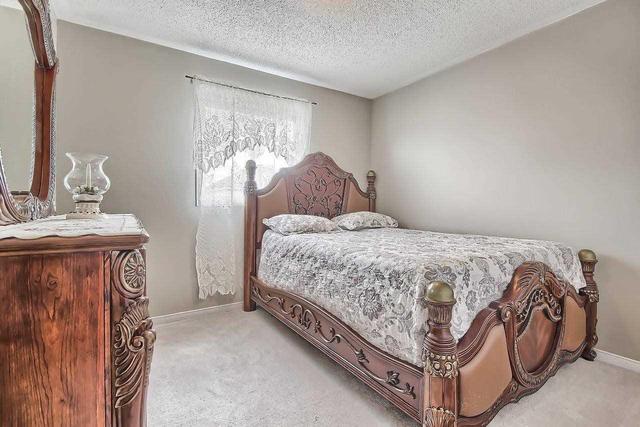 56 Woodhaven Dr, House detached with 3 bedrooms, 3 bathrooms and 4 parking in Brampton ON | Image 11