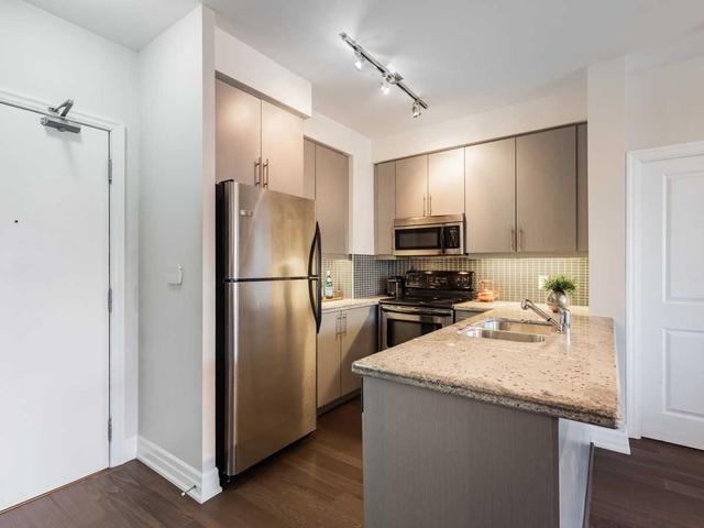 1904 - 500 St Clair Ave W, Condo with 2 bedrooms, 2 bathrooms and 1 parking in Toronto ON | Image 5