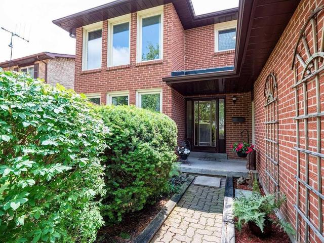 47 Massey St, House detached with 4 bedrooms, 3 bathrooms and 2 parking in Brampton ON | Image 2
