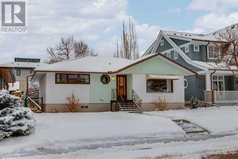 2216 12 Avenue Nw, House detached with 2 bedrooms, 1 bathrooms and 1 parking in Calgary AB | Card Image