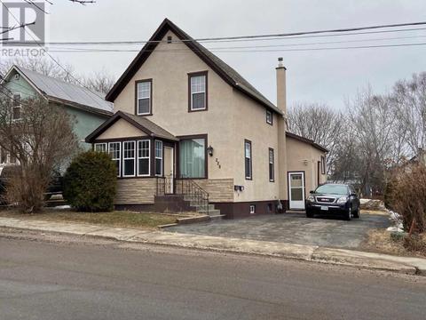228 Tupper St, House detached with 3 bedrooms, 3 bathrooms and null parking in Thunder Bay ON | Card Image