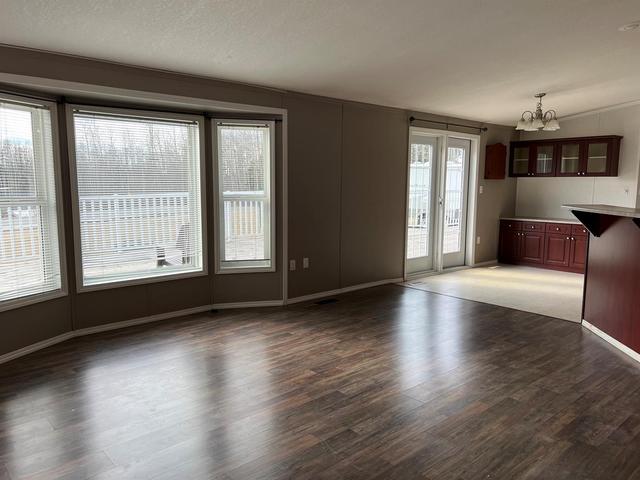 817 3 Avenue, House detached with 3 bedrooms, 2 bathrooms and 4 parking in Fox Creek AB | Image 2