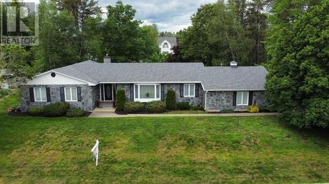 22 Roxborough Crt, House detached with 4 bedrooms, 2 bathrooms and null parking in Riverview NB | Image 1