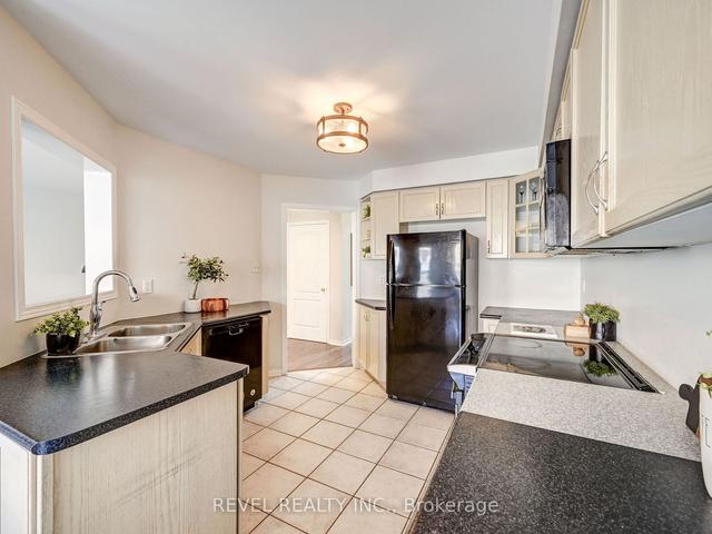 29 Irene Cres, House attached with 3 bedrooms, 3 bathrooms and 3 parking in Brampton ON | Image 11