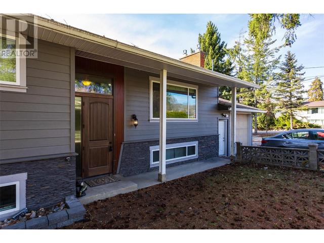 1210 Panorama Lane, House detached with 6 bedrooms, 3 bathrooms and 9 parking in Kelowna BC | Image 2