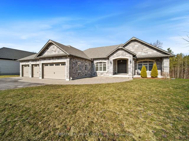 121 Mennill Dr, House detached with 3 bedrooms, 4 bathrooms and 12 parking in Springwater ON | Image 1