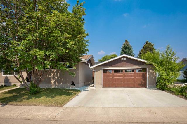 48 Sherwood Crescent, House detached with 4 bedrooms, 2 bathrooms and 4 parking in Red Deer AB | Image 2