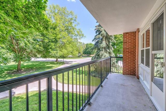201 - 2054 Courtland Drive, Condo with 2 bedrooms, 1 bathrooms and 1 parking in Burlington ON | Image 4