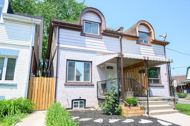 93 Clyde St, House semidetached with 2 bedrooms, 1 bathrooms and 2 parking in Hamilton ON | Image 1