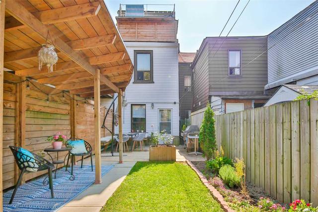 686 Gerrard St E, House attached with 3 bedrooms, 4 bathrooms and 0 parking in Toronto ON | Image 8