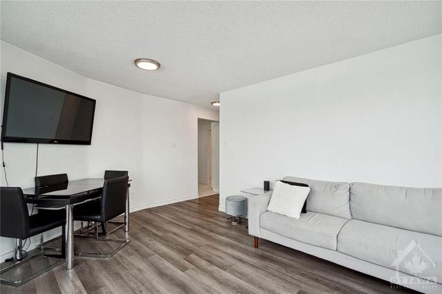 601 - 1440 Heron Road, Condo with 2 bedrooms, 1 bathrooms and 2 parking in Ottawa ON | Image 7