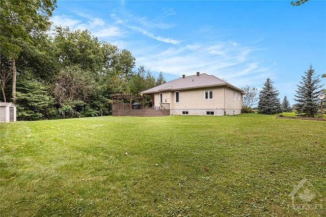 14894 Concession 10 11 Road, House detached with 3 bedrooms, 2 bathrooms and 10 parking in North Stormont ON | Image 22