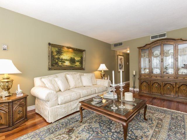 1004 - 1333 Bloor St, Condo with 3 bedrooms, 2 bathrooms and 1 parking in Mississauga ON | Image 5