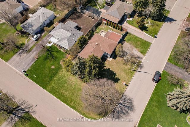 2 Dunblaine Cres, House detached with 3 bedrooms, 2 bathrooms and 5 parking in Brampton ON | Image 27