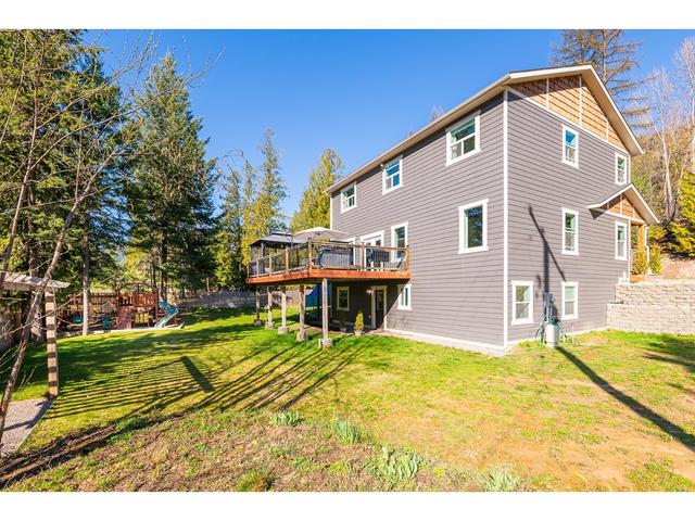 4817 Goat River North Road, House detached with 4 bedrooms, 4 bathrooms and 6 parking in Central Kootenay B BC | Image 48