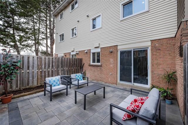 82 Enmount Dr, Townhouse with 3 bedrooms, 2 bathrooms and 2 parking in Brampton ON | Image 27