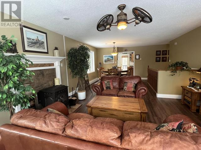 8639 Kroeker Road, House detached with 4 bedrooms, 3 bathrooms and null parking in Bulkley Nechako A BC | Image 14