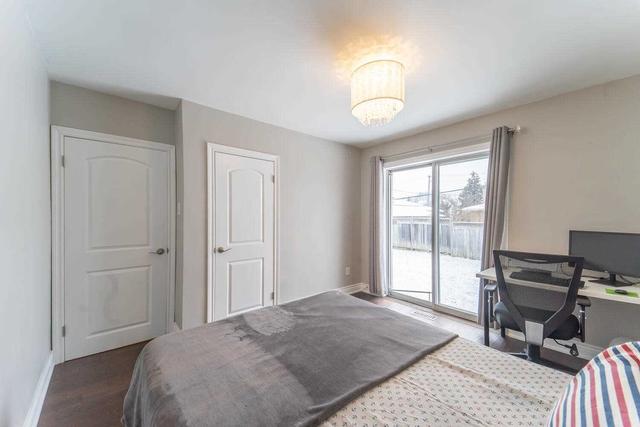 20 Rosefair Cres, House detached with 3 bedrooms, 2 bathrooms and 7 parking in Toronto ON | Image 11