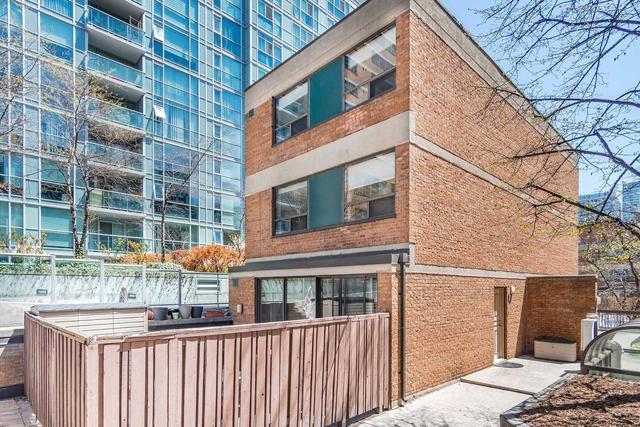 th7 - 89 Mccaul St, Townhouse with 3 bedrooms, 3 bathrooms and 0 parking in Toronto ON | Image 1