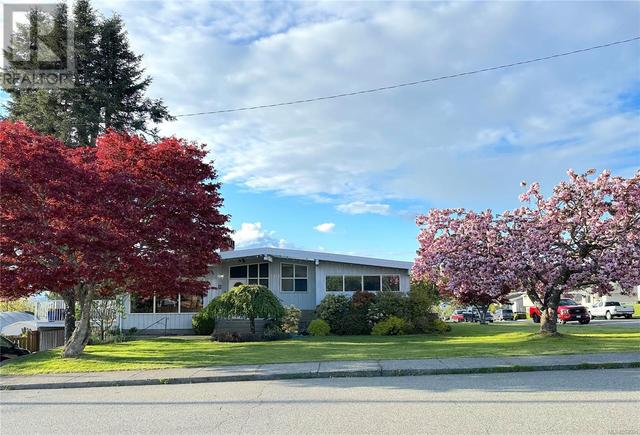 3915 Montrose St, House detached with 4 bedrooms, 2 bathrooms and 2 parking in Port Alberni BC | Image 2