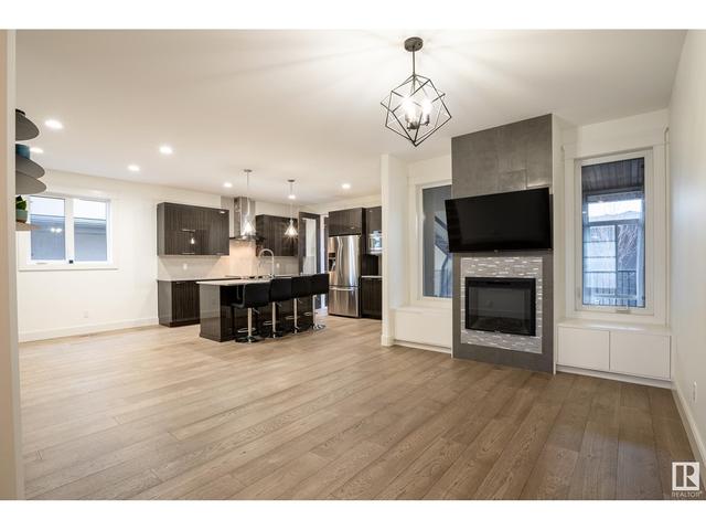 7251 May Rd Nw, House semidetached with 4 bedrooms, 3 bathrooms and 3 parking in Edmonton AB | Image 6