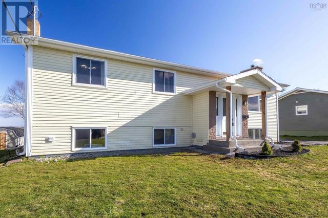 7 Thistle Drive, House detached with 5 bedrooms, 3 bathrooms and null parking in Cape Breton NS | Image 3