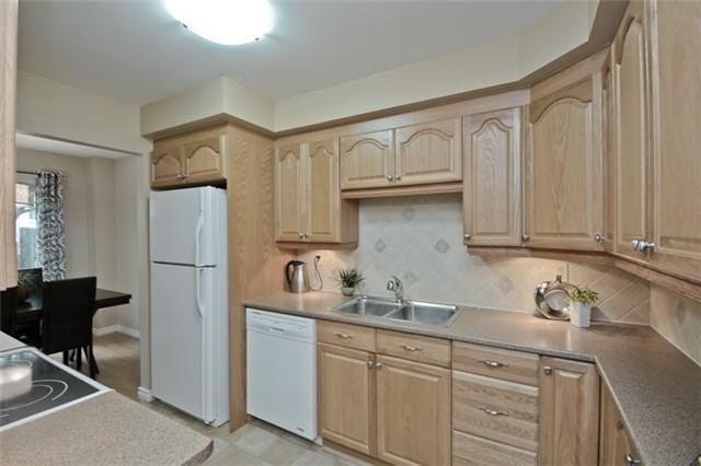 118 - 10 Bassett Blvd, Townhouse with 3 bedrooms, 2 bathrooms and 1 parking in Whitby ON | Image 10