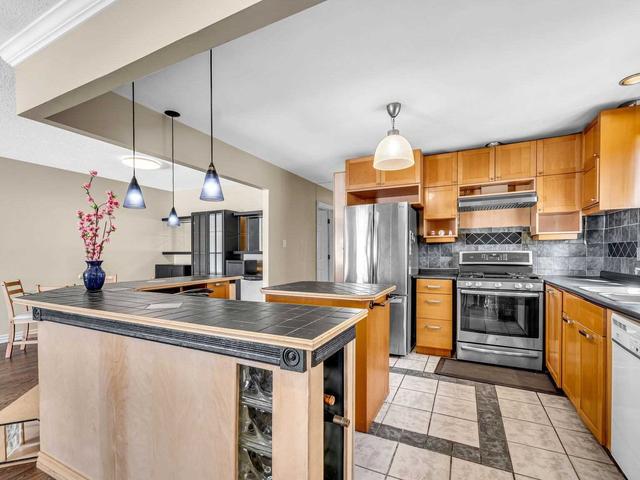 201 Hollyberry Tr, House semidetached with 3 bedrooms, 3 bathrooms and 4 parking in Toronto ON | Image 4
