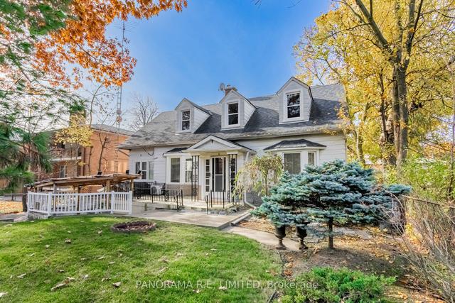 8 Thirty Third St, House detached with 5 bedrooms, 6 bathrooms and 5 parking in Toronto ON | Image 12