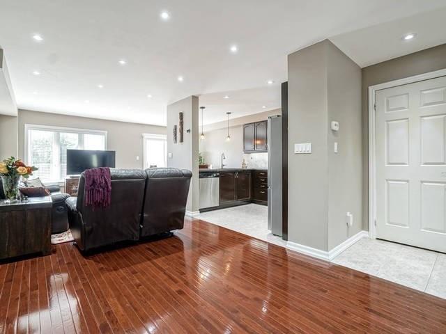 5250 Palmetto Pl, House semidetached with 3 bedrooms, 4 bathrooms and 4 parking in Mississauga ON | Image 2