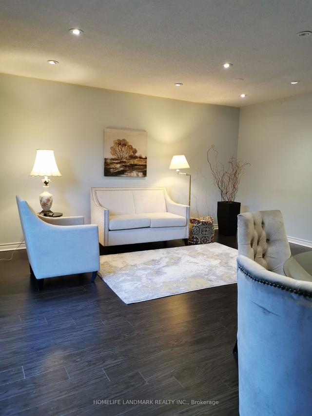 123 Purpledusk Tr, Townhouse with 3 bedrooms, 2 bathrooms and 2 parking in Toronto ON | Image 1
